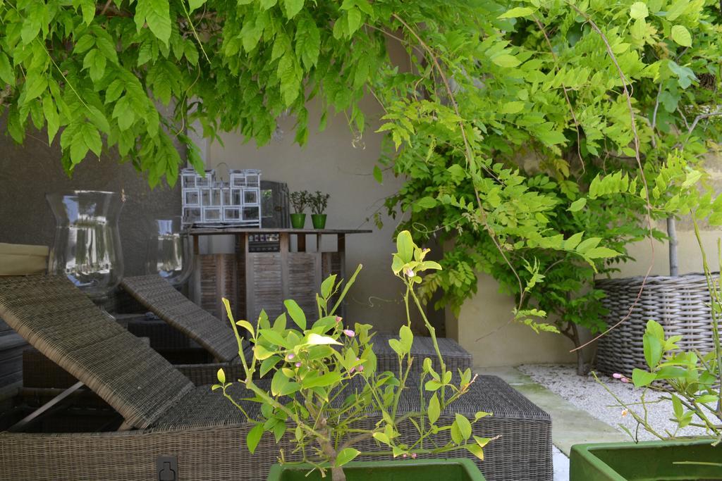 Mas A L'Improviste Bed & Breakfast Maillane Екстериор снимка