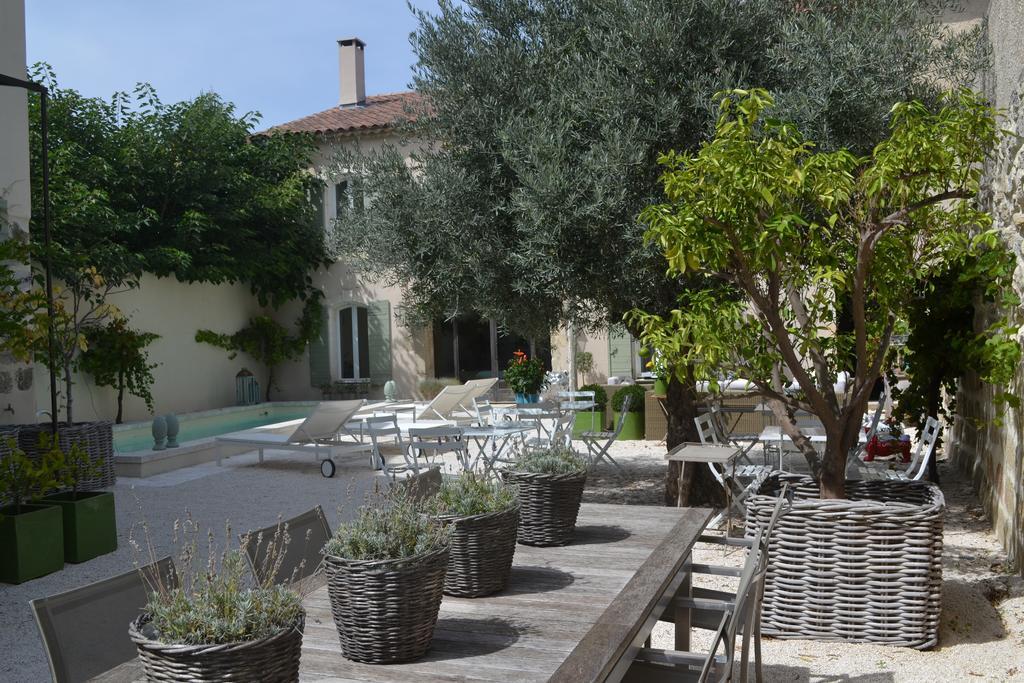 Mas A L'Improviste Bed & Breakfast Maillane Екстериор снимка