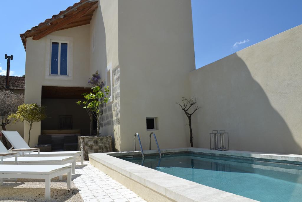 Mas A L'Improviste Bed & Breakfast Maillane Екстериор снимка